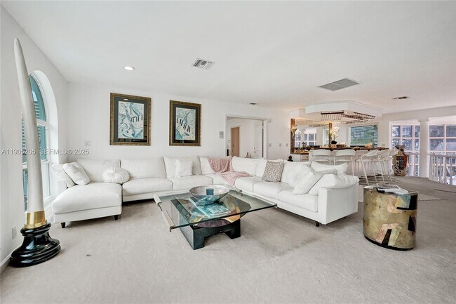 Building Photo - 2889 NE 35th St