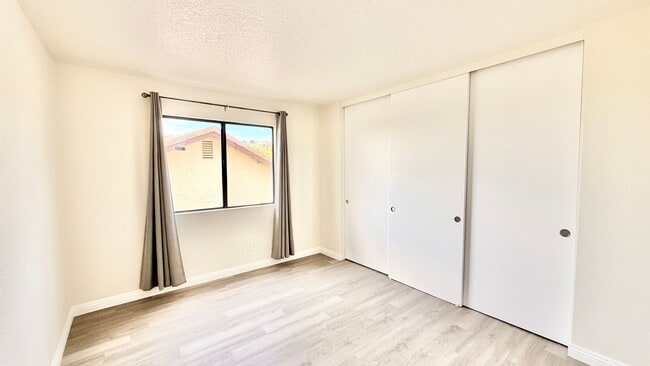 Building Photo - Wonderful Split-level Home with Spacious B...