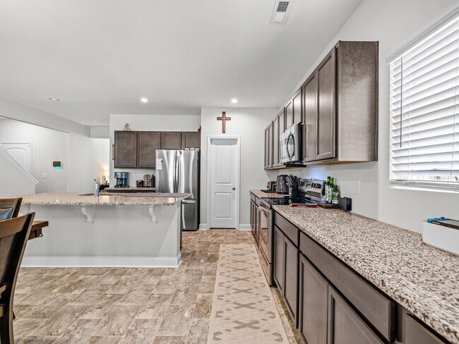 Building Photo - Towne Pointe Community