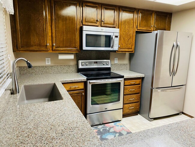 Building Photo - Charming Home Nestled on a Cul-De-Sac!