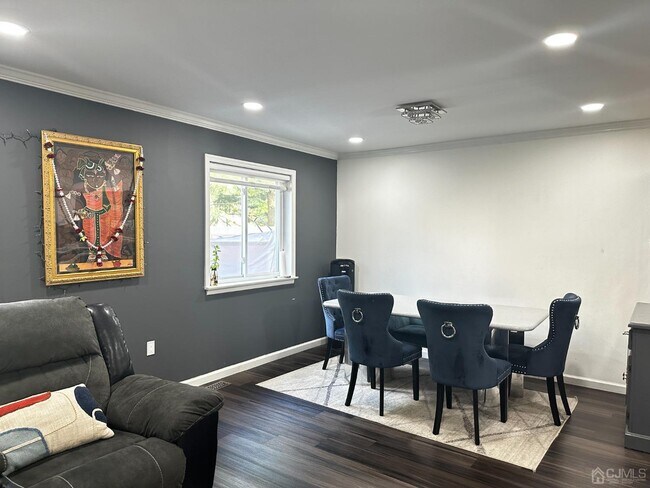 Building Photo - 107 Thoreau Dr