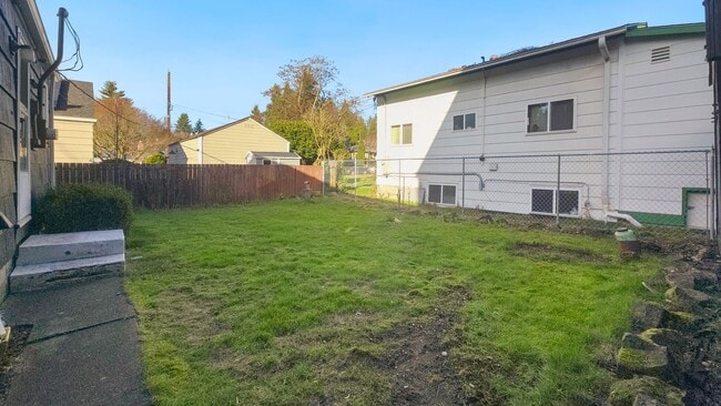 Building Photo - Updated West Seattle Two-Bedroom Home