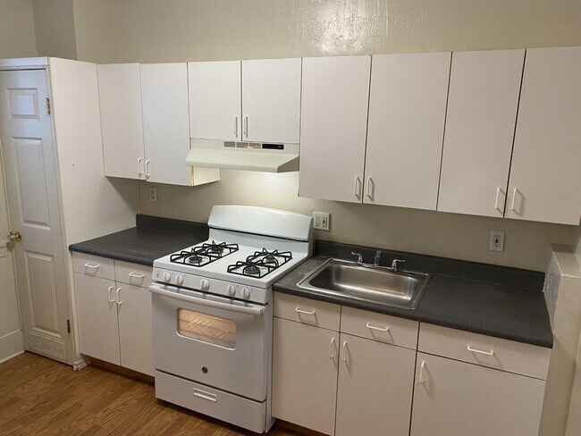 Building Photo - Cozy 1 Bedroom, 1 Bath Apartment