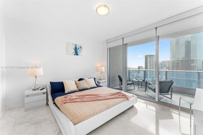 Building Photo - 200 Biscayne Blvd Way