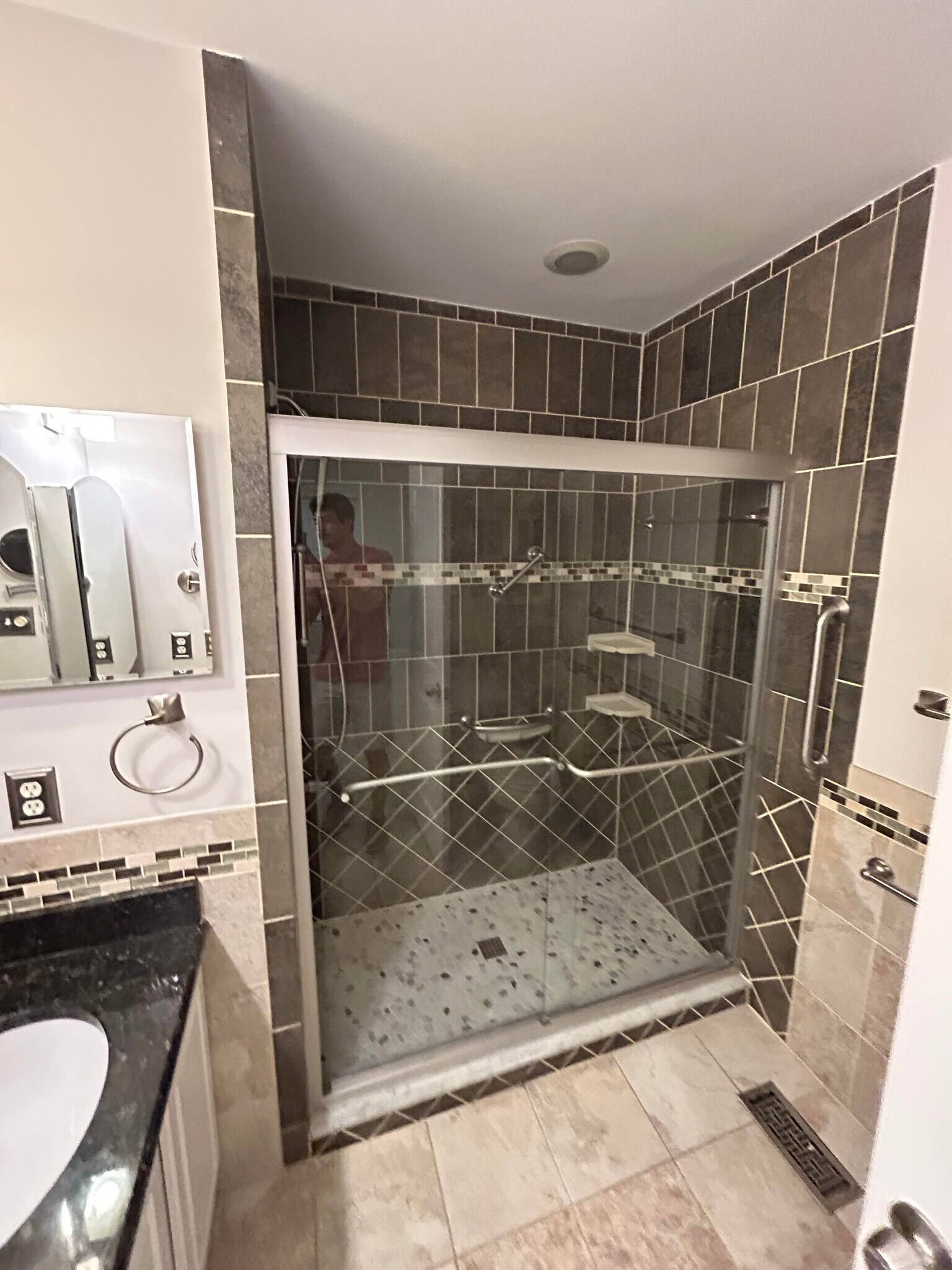 Building Photo - 640 Orchard Ridge Dr