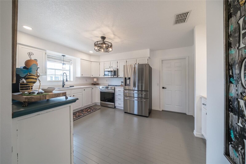 Building Photo - 37340 Derbyshire Dr