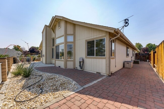 Building Photo - FULLY FURNISHED Sparks home with all utilities included and flexible lease options