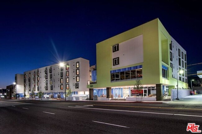 Building Photo - 521 W Colorado St