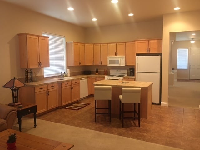 Building Photo - Fully Furnished Home