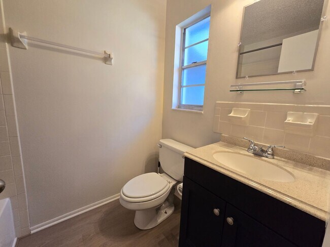 Building Photo - Move-In Ready 3-Bedroom Home Near UTC & Sa...