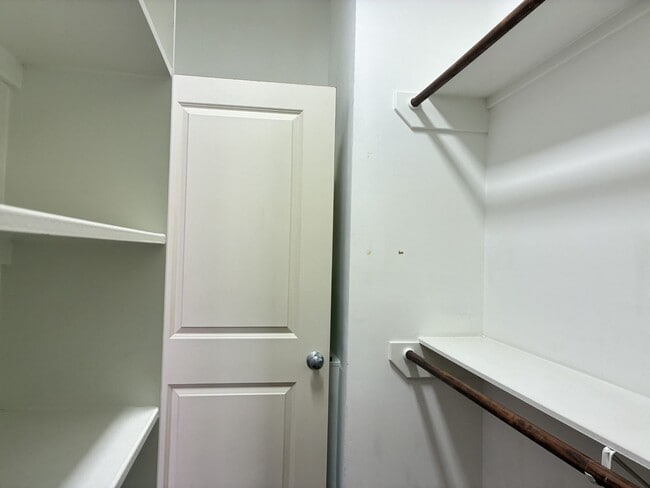 Building Photo - 1000 Columbus St