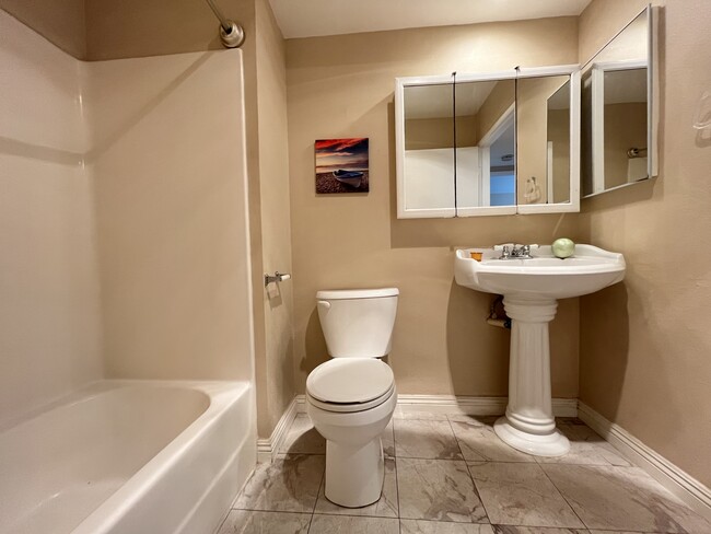 Building Photo - 2920 Luciernaga St