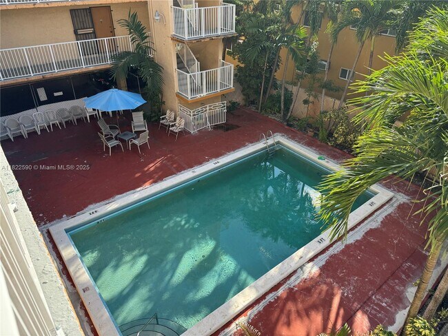 Building Photo - 1085 W 68th St