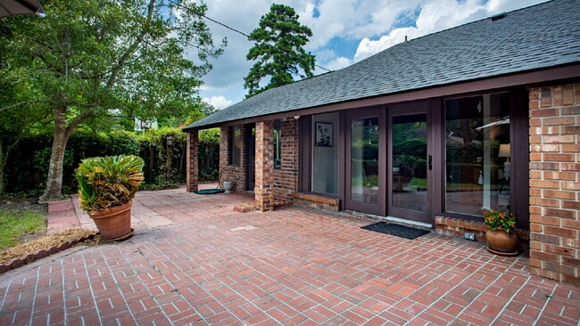 Building Photo - 5 Dorchester Ct