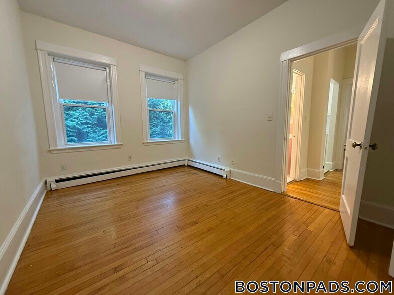 Building Photo - 17 Fairbanks St