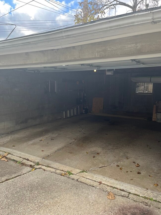 Building Photo - 28 Crestwood Ave
