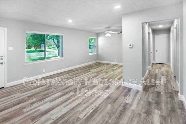 Building Photo - 1223 Dumont Dr