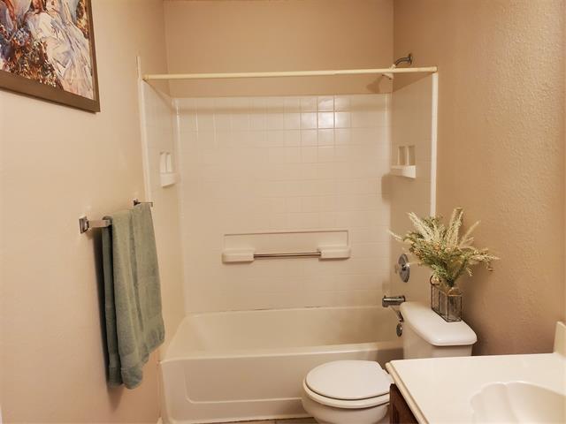 Building Photo - 5005 Boxwood Ln