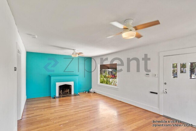 Building Photo - Unit