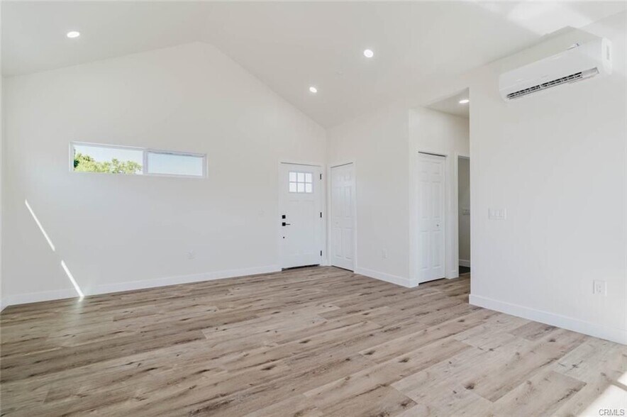 Building Photo - 5732 Willowcrest Ave