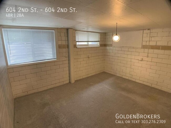 Building Photo - 604 2nd St