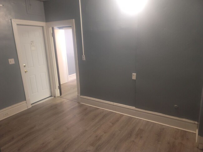 Building Photo - 19 S 19th St