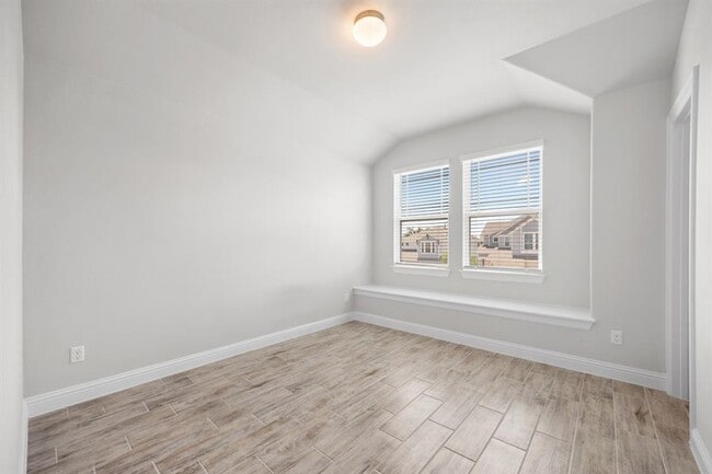 Building Photo - 173 Riverhill Dr