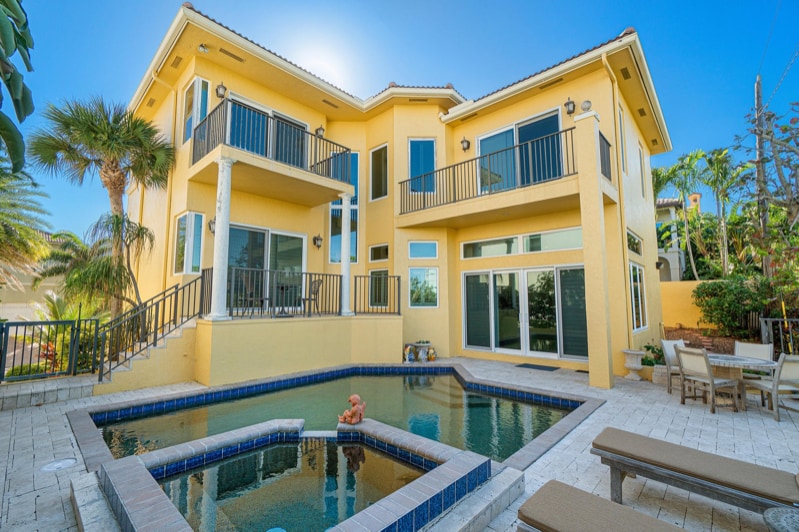 Building Photo - 450 Surfside Ln