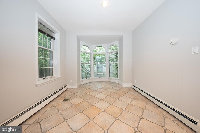 Building Photo - 212 Elm Terrace