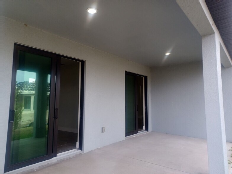 Building Photo - 1638 NW 36th Pl