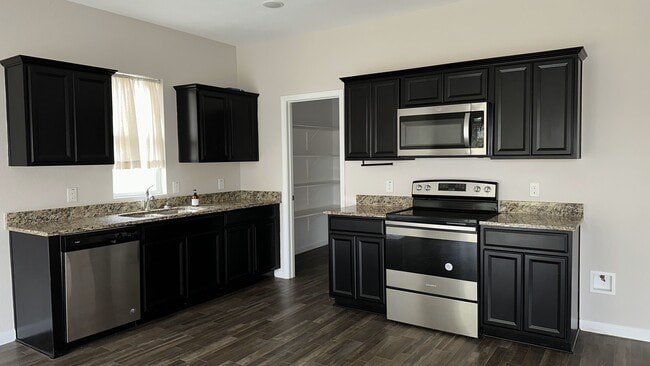 Building Photo - 421 Waterline Dr