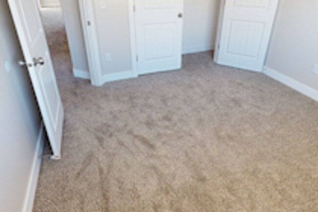 Building Photo - Female Housing Available in Saratoga Springs - Regular Room & Basement Suite!