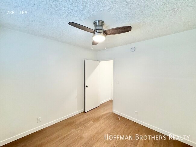 Building Photo - 4122 Grand View Blvd