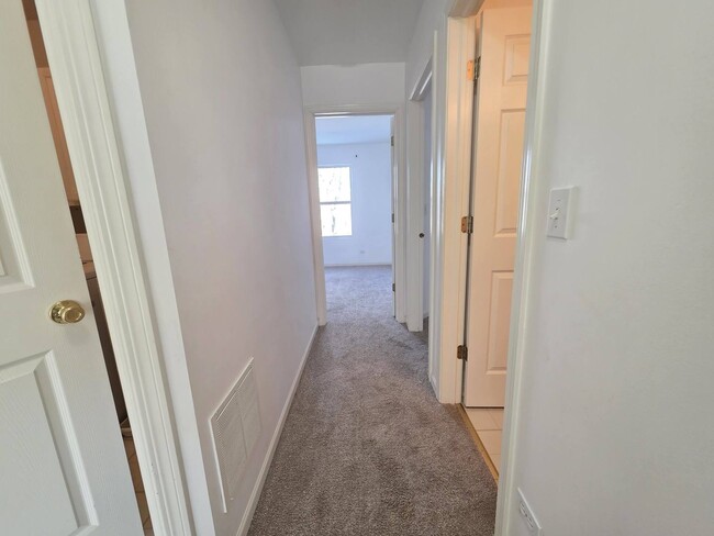 Building Photo - 3996 Blackstone Dr