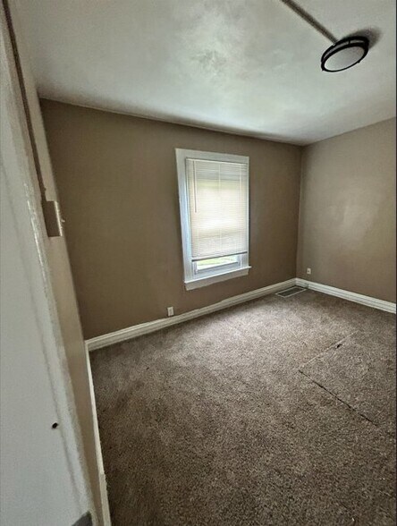 Building Photo - 6725 Schofield Ave