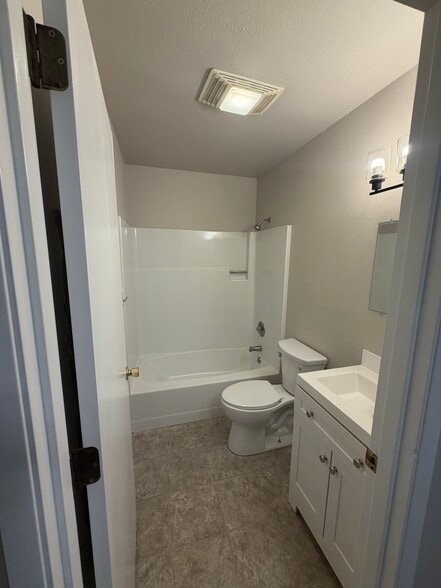 Building Photo - 2 Burdick Pl