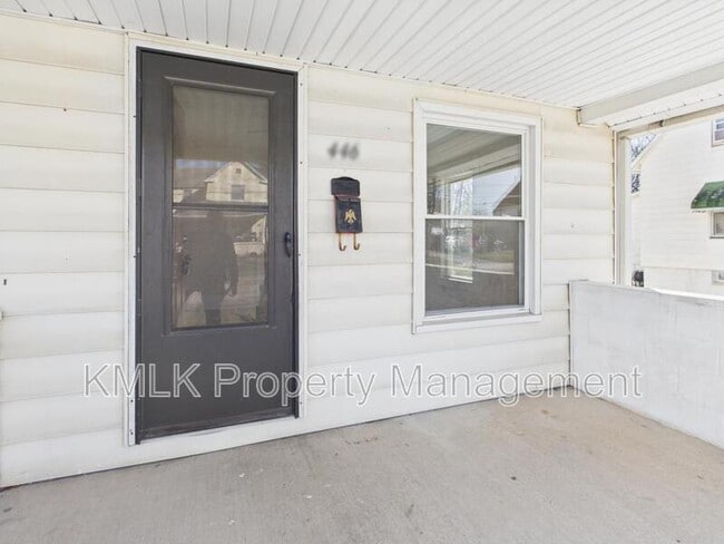 Building Photo - 446 7th St