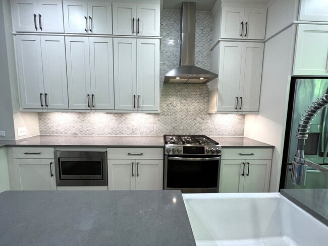 Building Photo - 4353 Parkside Pl