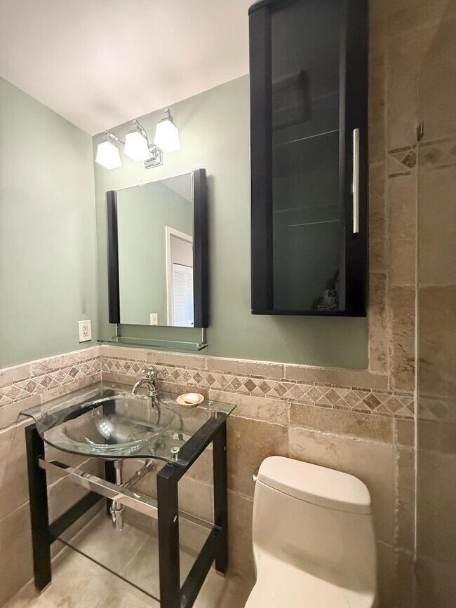 Building Photo - 930 SW 9th St Cir