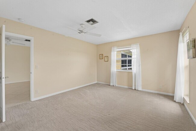 Building Photo - 1080 Mahogany Way