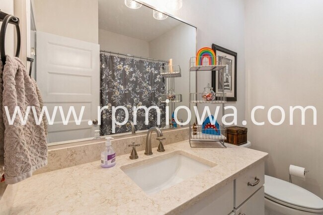 Building Photo - EXECUTIVE RANCH!  5 Bedroom, 3 Bathroom Home in Ankeny!!