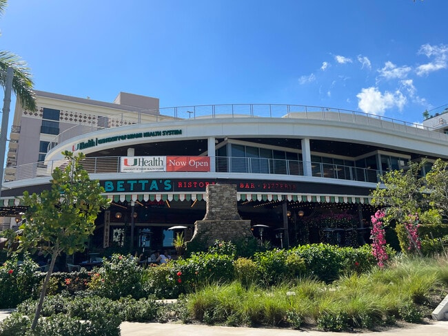 Building Photo - 630 S Sapodilla Ave