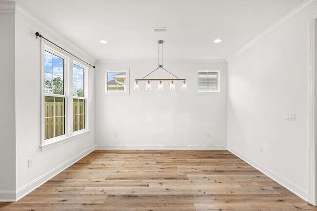 Building Photo - 217 Windrow Way