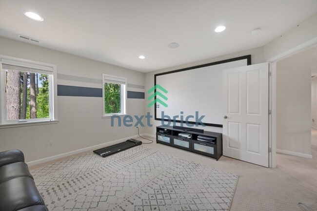 Building Photo - "Spacious 5-Bedroom Retreat with 3 Full Baths in Snohomish – 3,350 Sq Ft of Comfortable Living!"