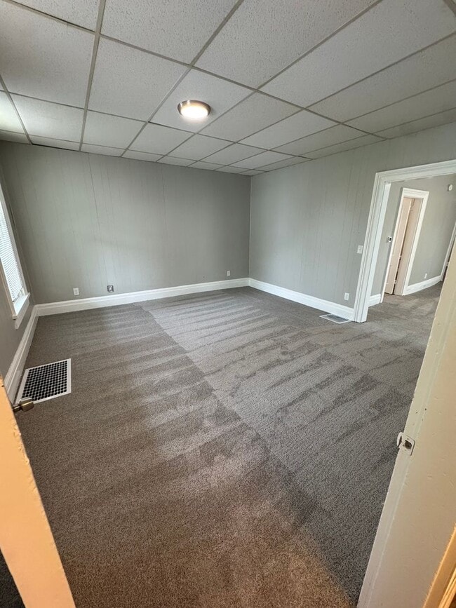 Building Photo - Spacious Four Bedroom House Close to Downt...