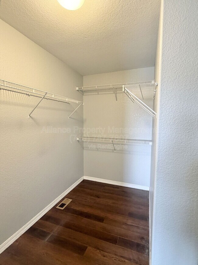 Building Photo - 3910 Reindeer Cir