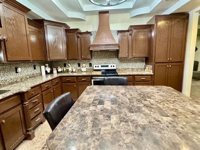 Building Photo - 111 Larga Vista Dr