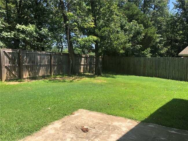 Building Photo - 10 S Woodsprings Dr
