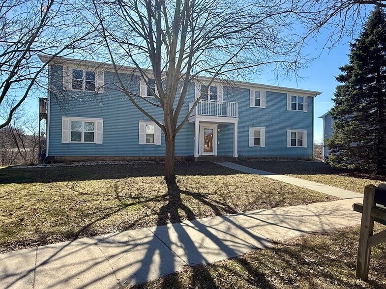 Front - 2042 Cliff Alex Ct S