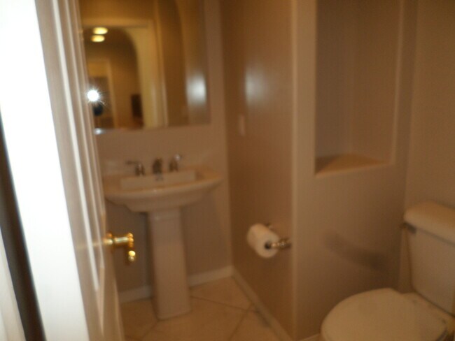 Building Photo - Gorgeous 4 bedroom 2.5 bath Temecula Home ...